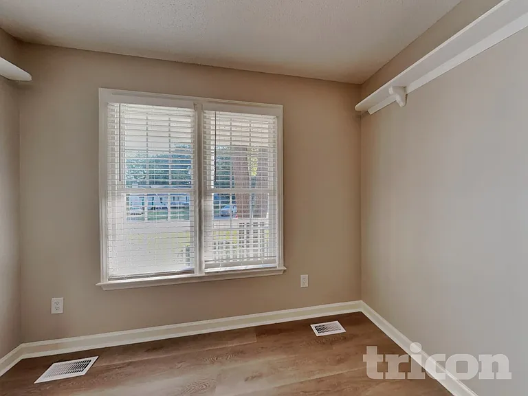 1004 Spruce Dr — Photo 13