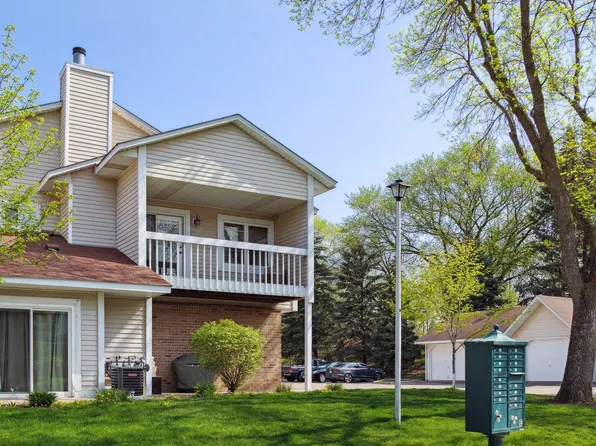 5306 Highpointe Ter, Bloomington, MN 55437