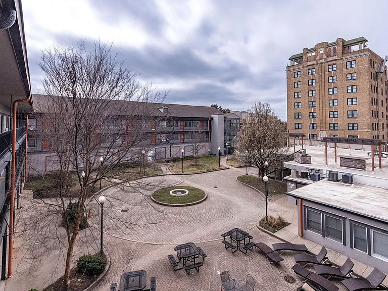 Urban Flats (Downtown Louisville) — Photo 16