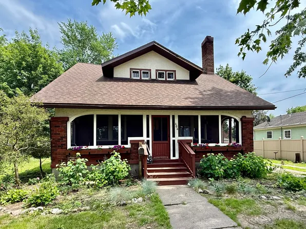 406 N Gremps St, Paw Paw, MI 49079