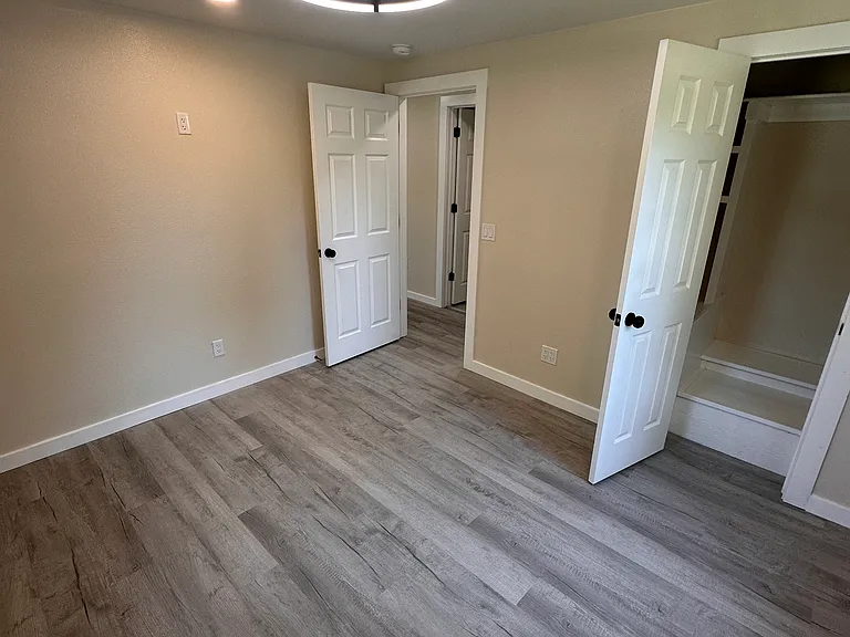 1388 N Vinita Ave — Photo 14