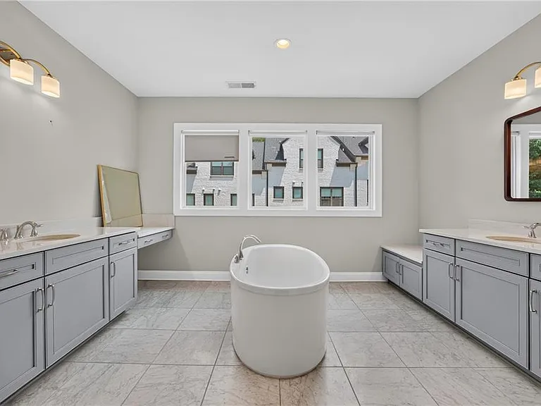 124 W Wieuca Rd NE — Photo 18