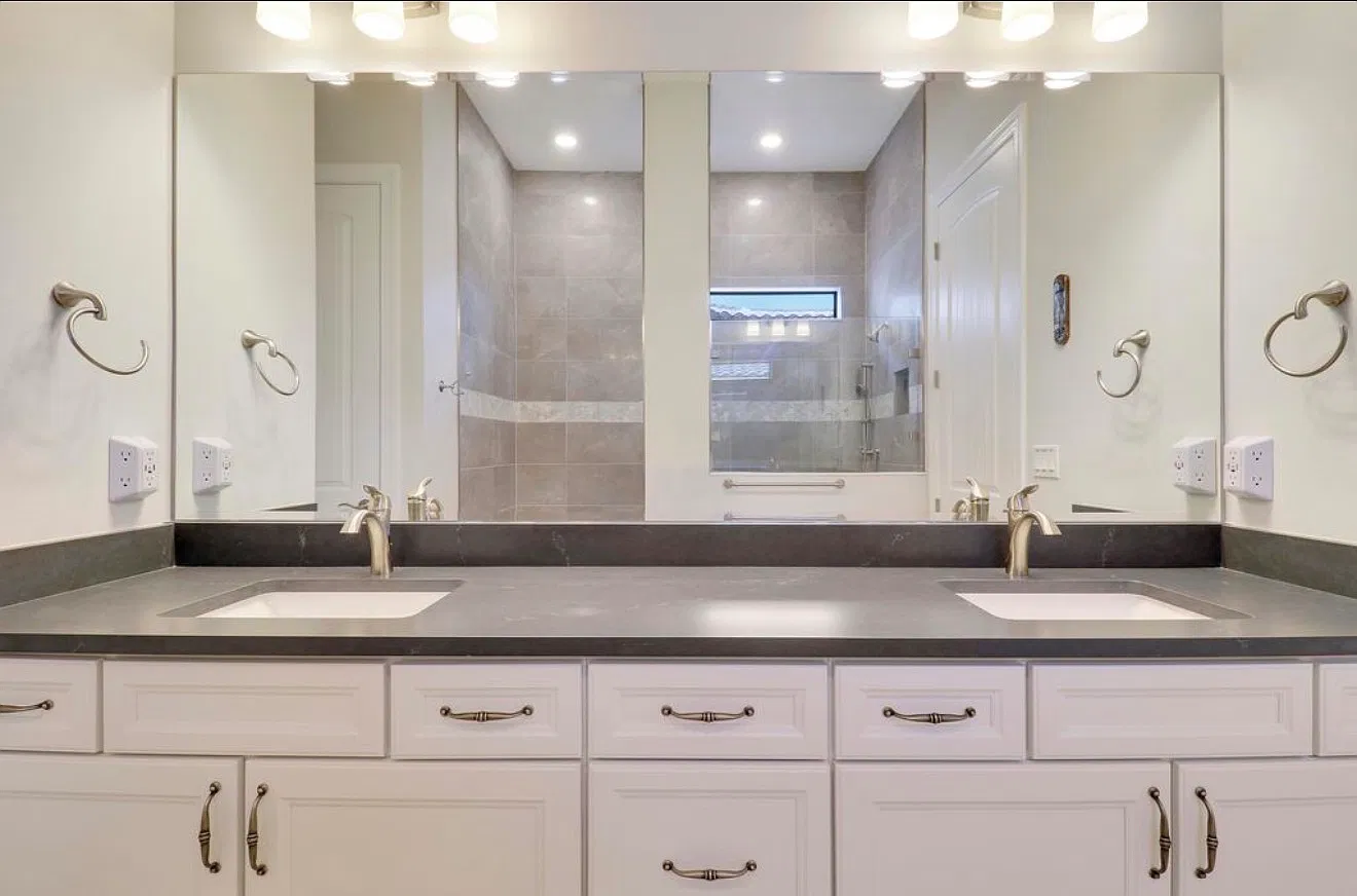3 bed, 2346 sqft, $5,000 — Photo 4