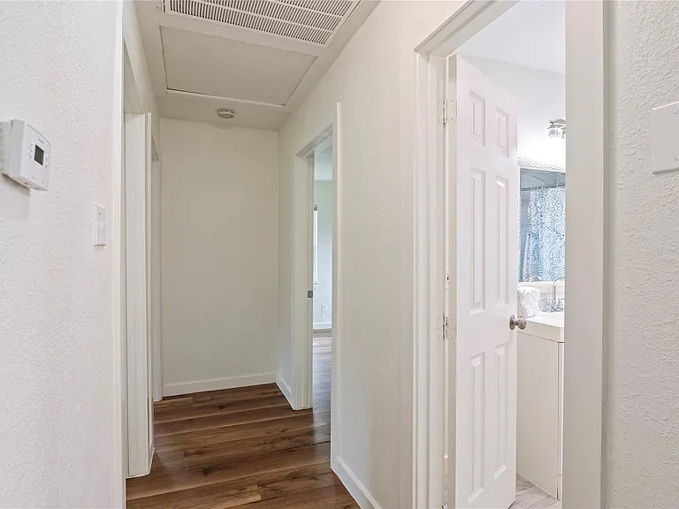 504 Burke Rd — Photo 14