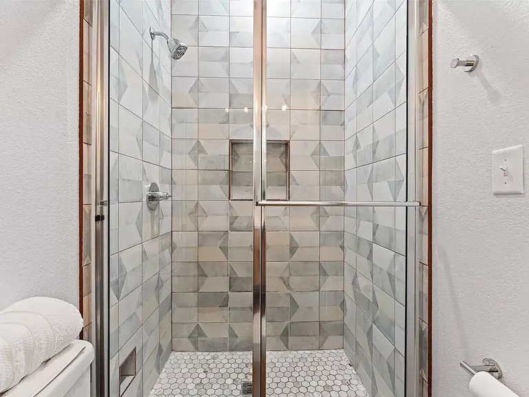 1012 Burnett Ave — Photo 25