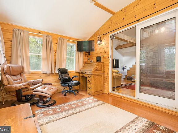 3rd image of 286 Hillcrest Dr