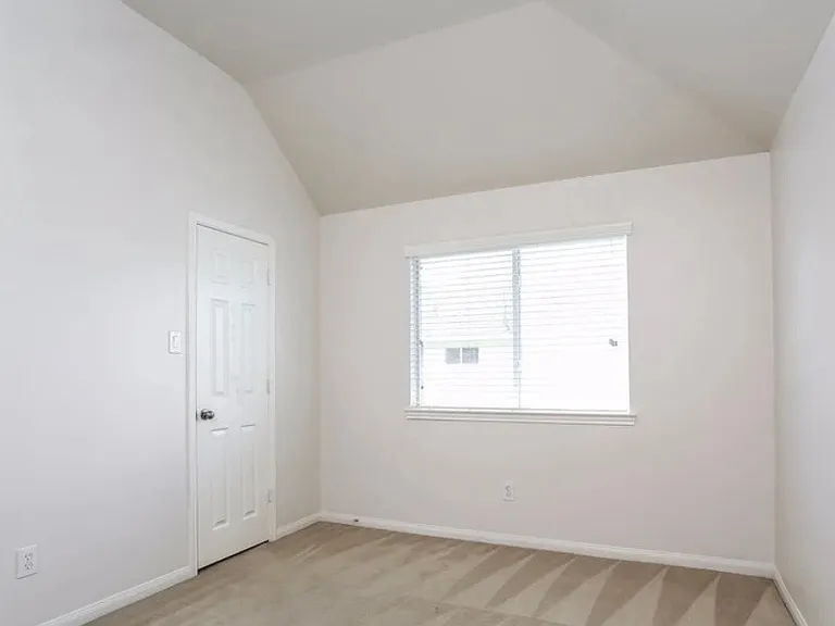8902 Rolling Rapids Rd — Photo 4