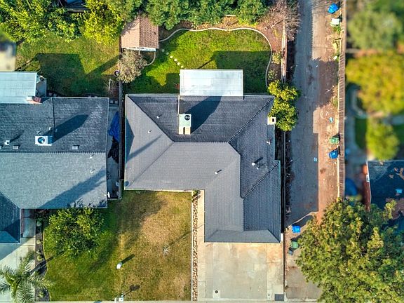 4th image of 2761 N Olive Ave