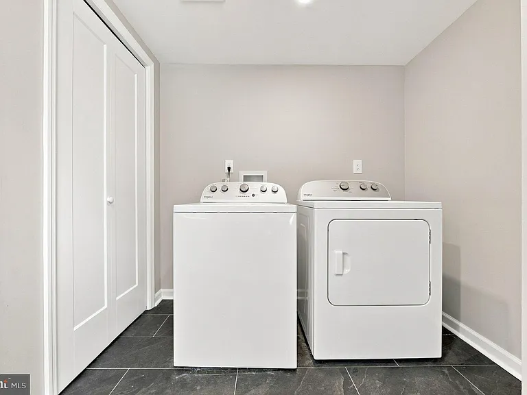 107 Broad Ave — Photo 17
