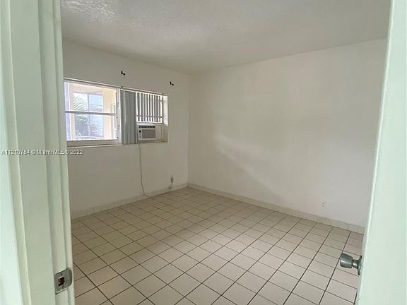 3rd image of 1501 N Ocean Blvd APT 3