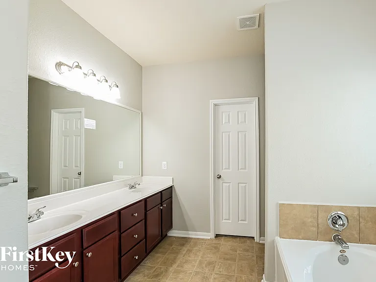 14902 Holland Grove Ct — Photo 9