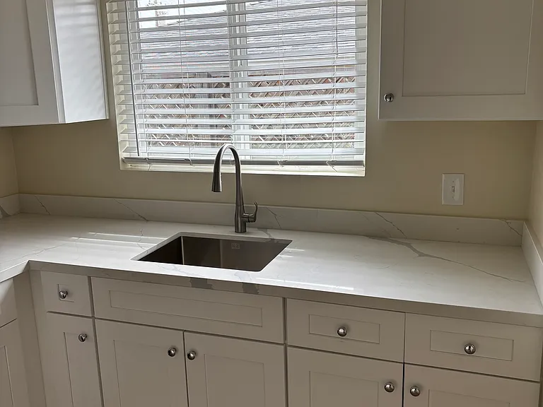 912 Roosevelt St — Photo 3