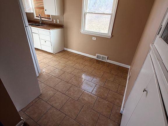 3rd image of 4017 Newport Ave