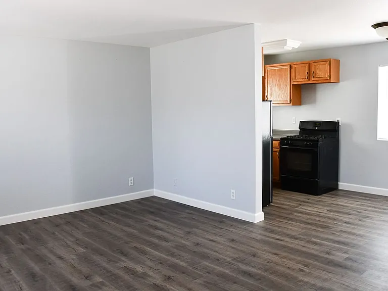 155 N Bitterbush St #B — Photo 10