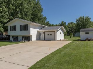 201 6th St SE, Hayfield, MN 55940