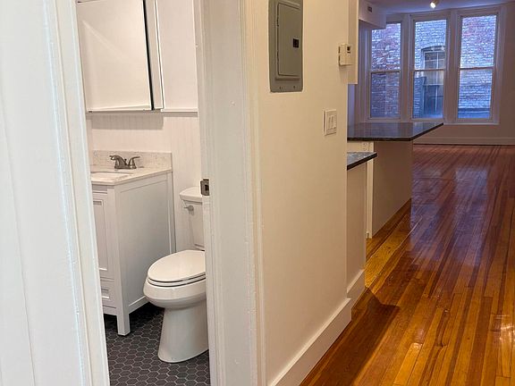 3rd image of 302 Wall St #2