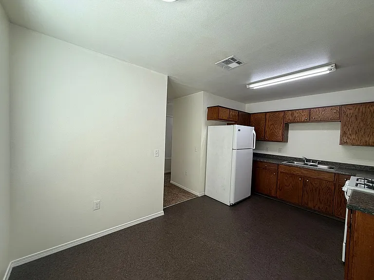 Diana Drive Apartments — Photo 9