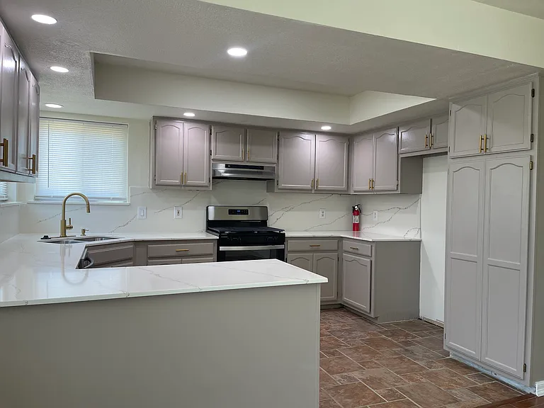 813 E Indianapolis St — Photo 11
