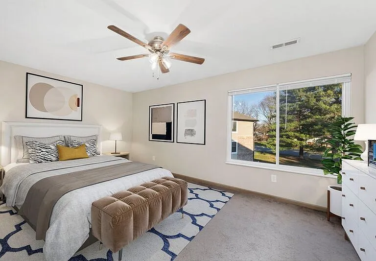 1070 University Dr #6 — Photo 7