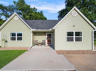 1005 S Ridgeway St, Caney, KS 67333