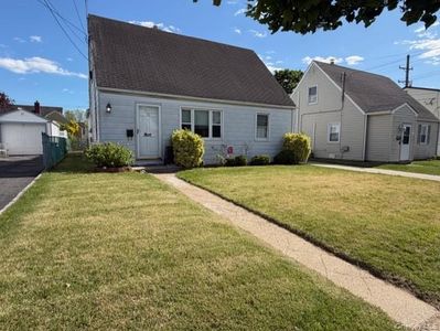 10 Ivy Place, Valley Stream, NY, 11581
