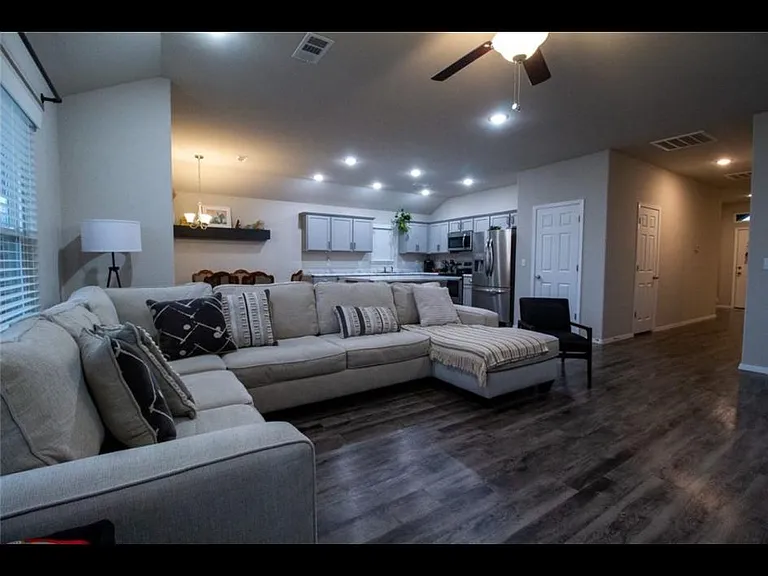 4204 Lexington Ave — Photo 7