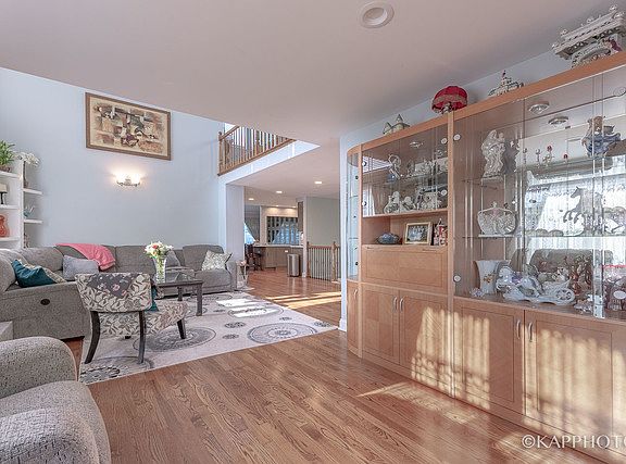 5th image of 2027 Halsey Dr