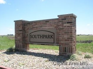 101 Grizzly Dr, Chatham, IL 62629