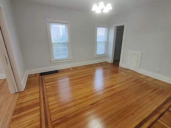 3rd image of 123 Helen St