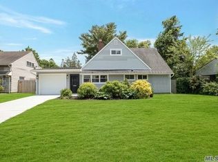 29 Pinecone Ln, Westbury, NY 11590