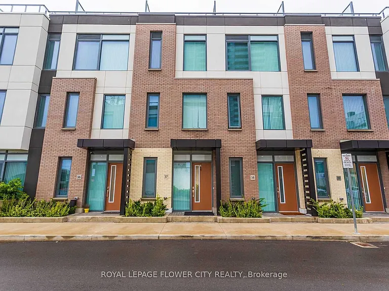 1050 Portage Pkwy W #Townhouse 37 — Photo 2