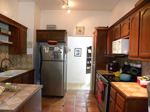 5th image of 3321 W Temple Dr