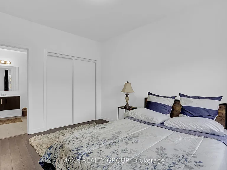 352 Alberta St — Photo 16