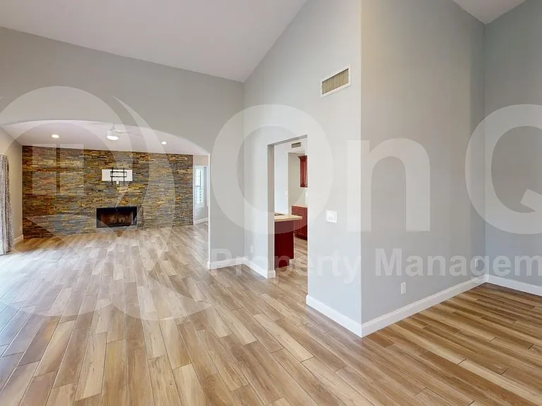 5420 E Paradise Ln — Photo 6