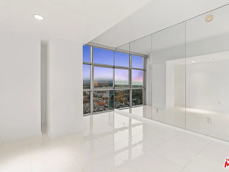 13700 Marina Pointe Dr #1915 — Photo 26