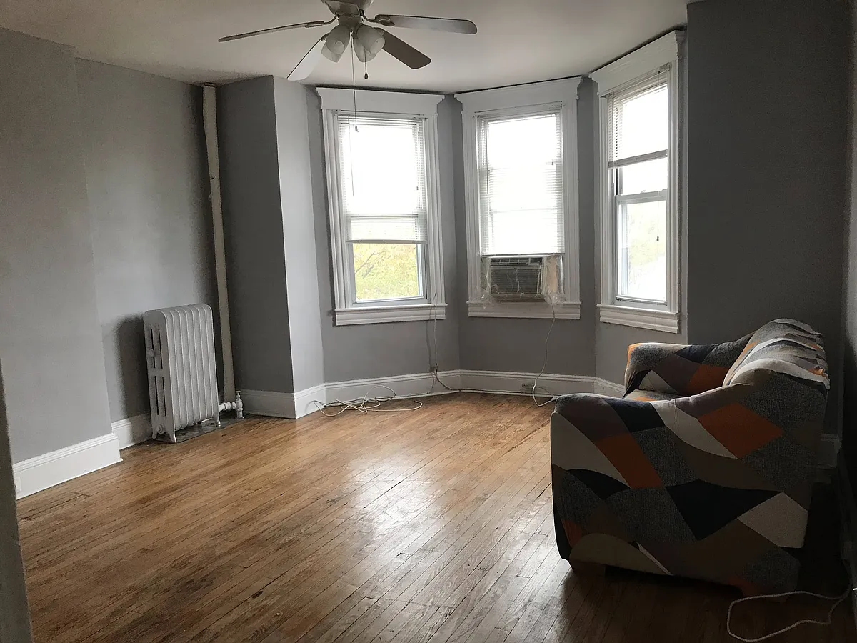 Building Photo - 2848 Guilford Ave #2