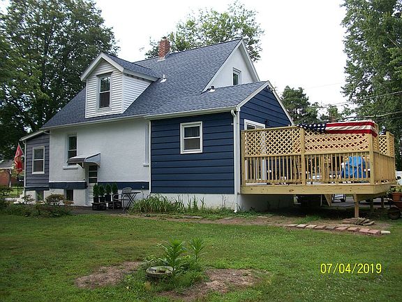 3rd image of 643 Winsor St