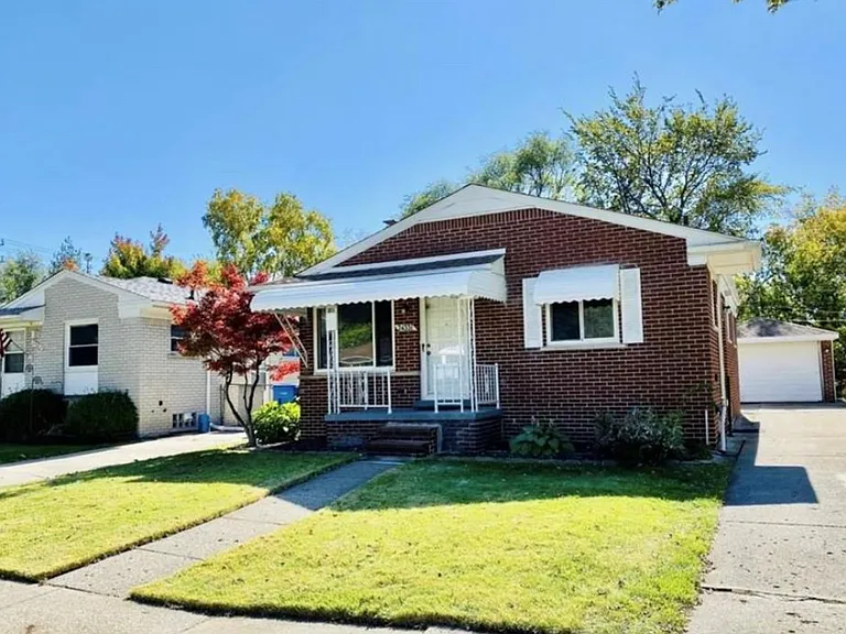 24331 Currier St — Photo 1