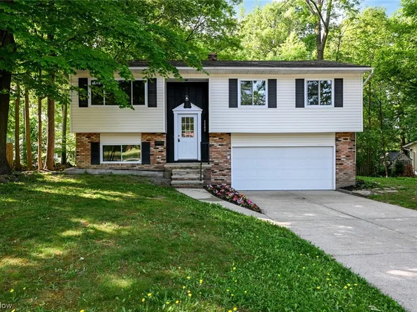 1682 Laurel Dr, Twinsburg, OH 44087