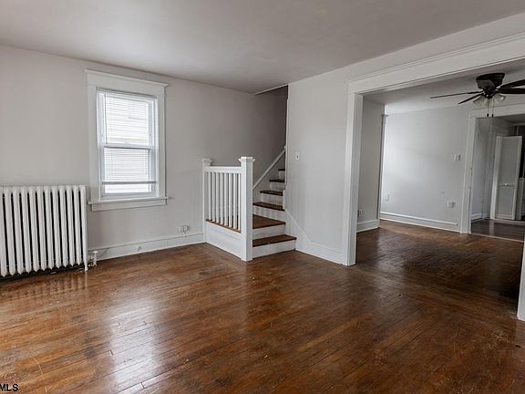2nd image of 1601 Emerson Ave