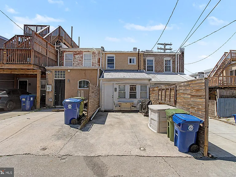 1303 Clarkson St — Photo 36