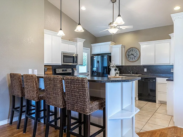 508 Pine Ln — Photo 18