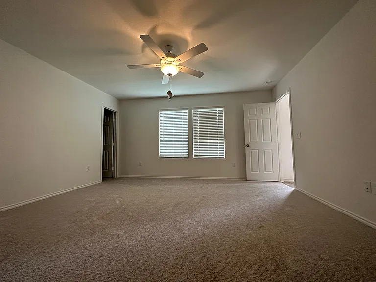 2533 Creekbend Dr — Photo 21