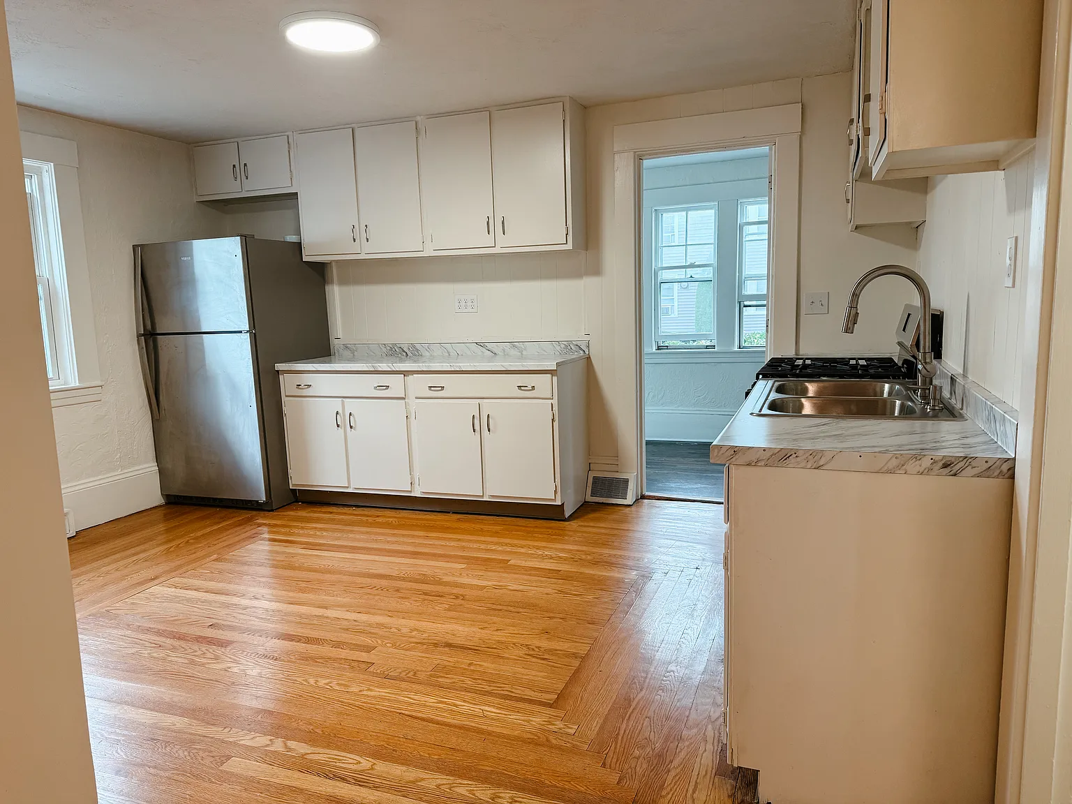 2 bed, $1,650 — Photo 2
