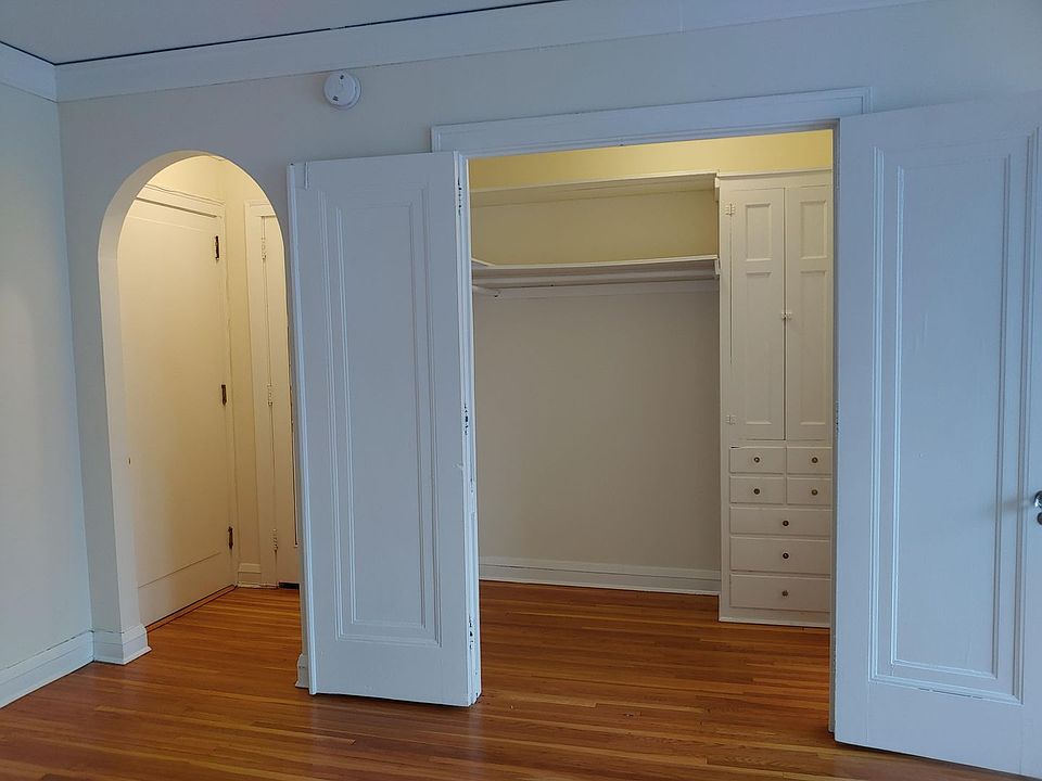 2nd image of 2905 Dean Pkwy #15-305