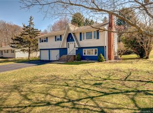 44 Woodland Rd, Rocky Hill, CT 06067