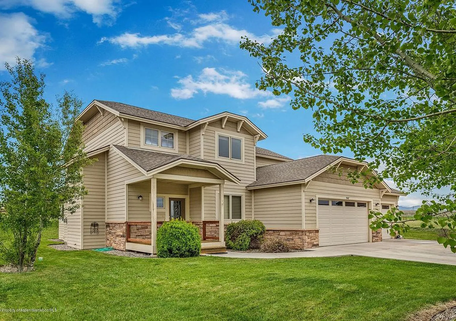 Single Family Home in Rifle For Rent — Photo 3