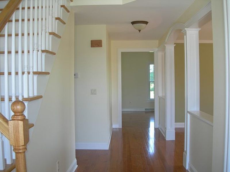 3rd image of 289 RUHLE Road