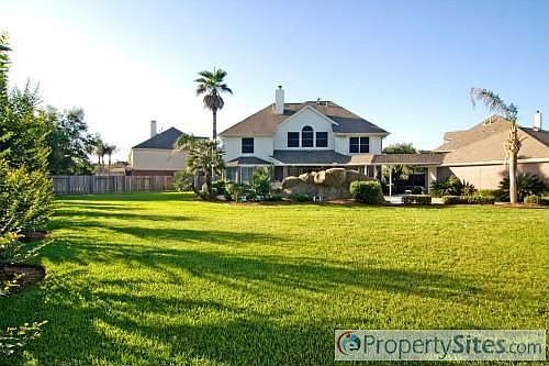 2nd image of 301 Meadow Ct