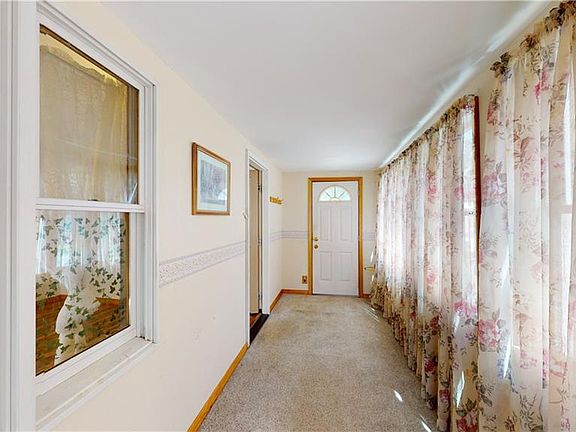 3rd image of 122 Rosemont Dr